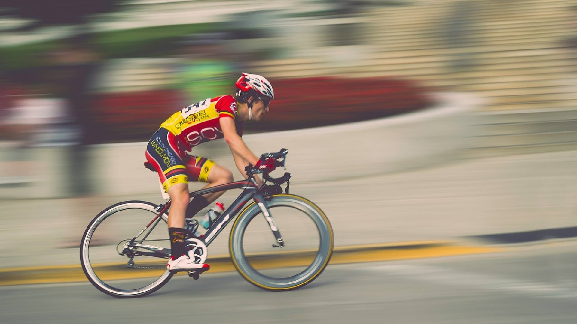 Quelle est la particularité d'une plateforme spécialisée dans les maillots de vélo vintage ?