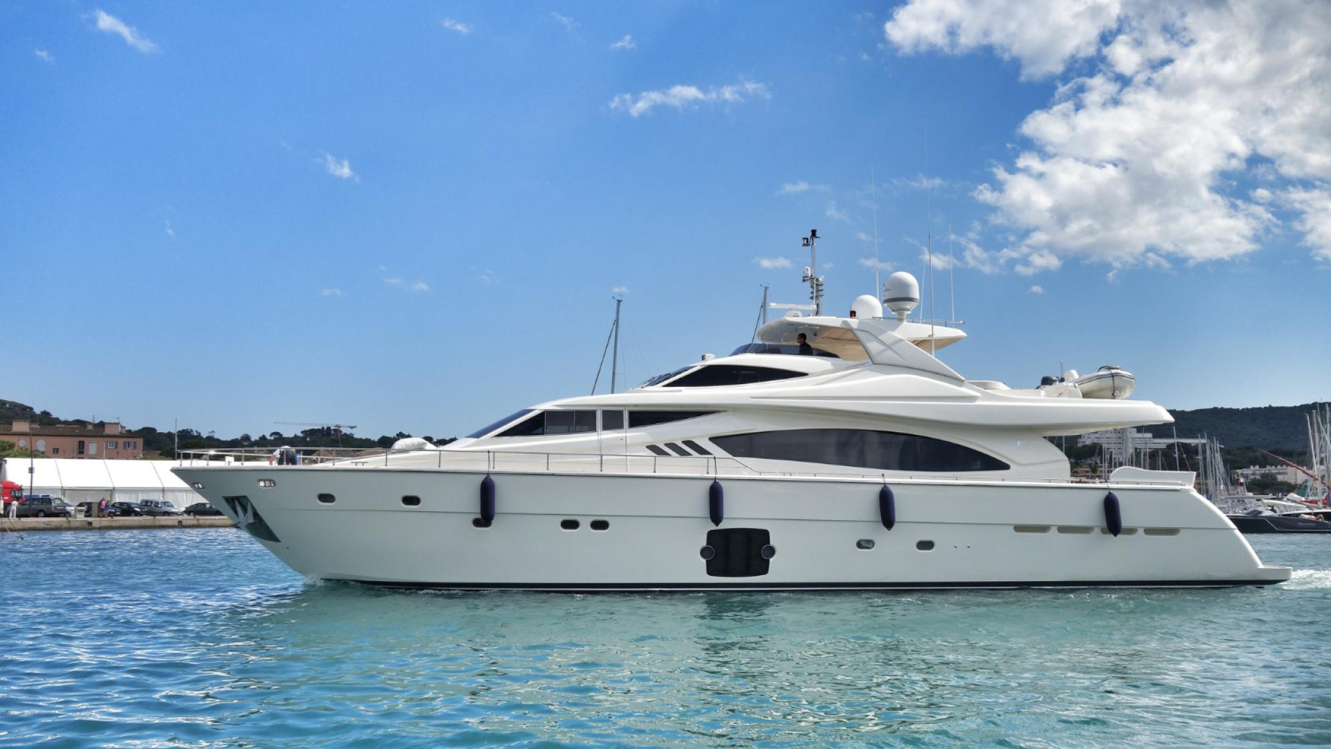 Sur les flots bleus : profitez d'un séjour de détente à bord d'un yacht
