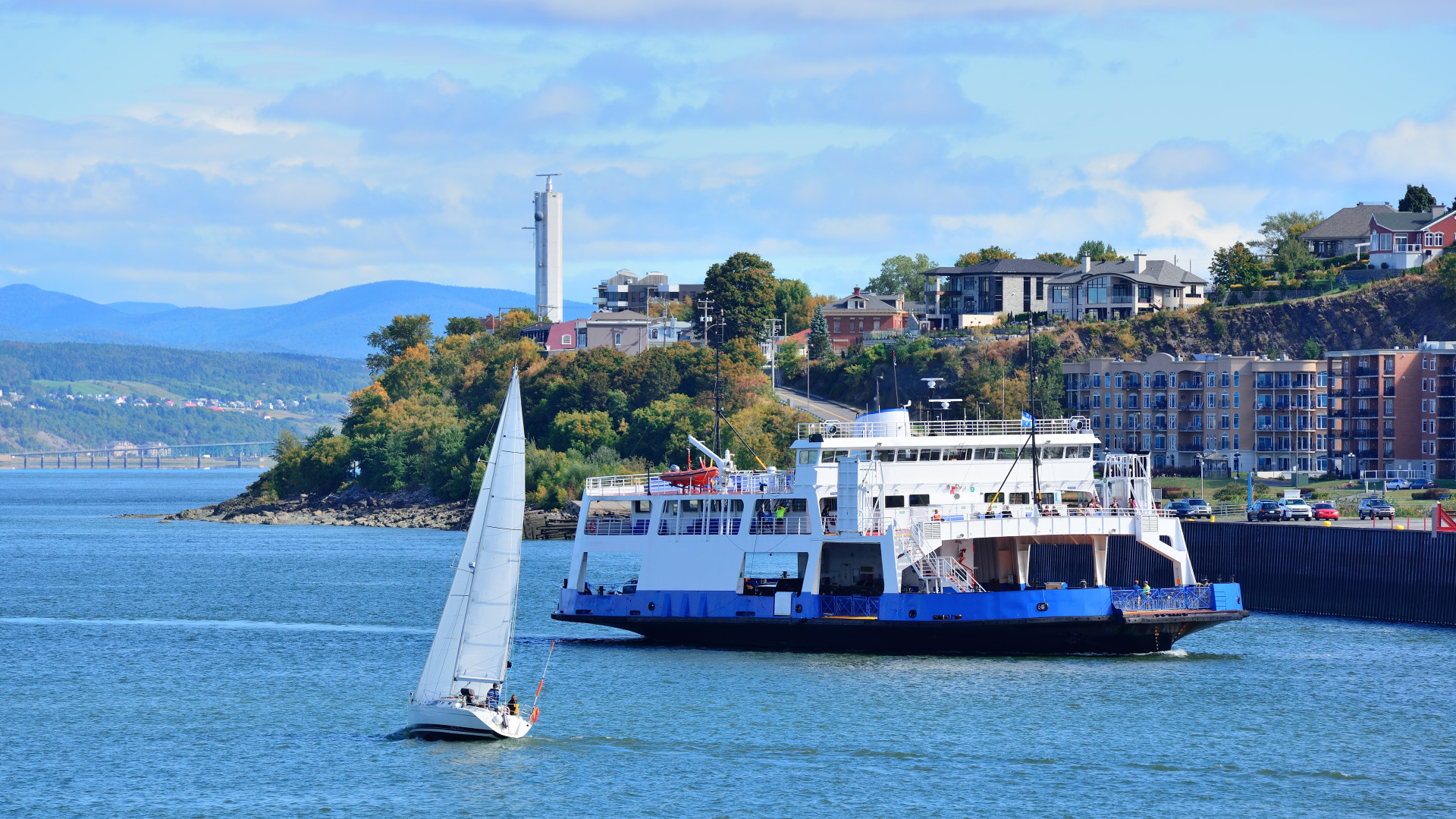 Croisière fluviale en petit bateau : le charme discret des péniches à 24 passagers
